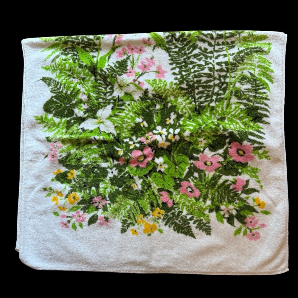VTG Bath Towel - Floral Design - Made In The USA